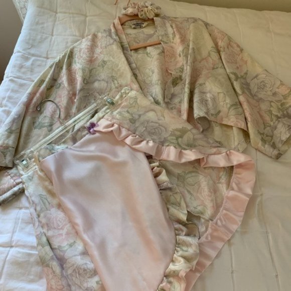 Christian Dior Floral Satin Face Mask Washable - Picture 6 of 8